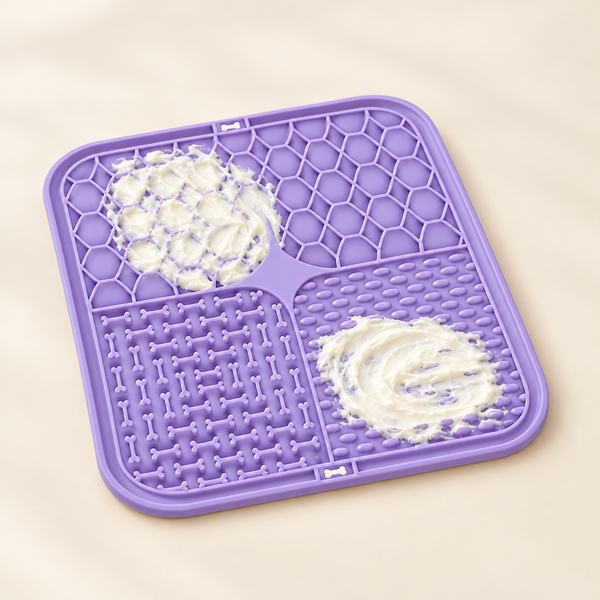 Tapis de léchage LAPI violet garni de yaourt